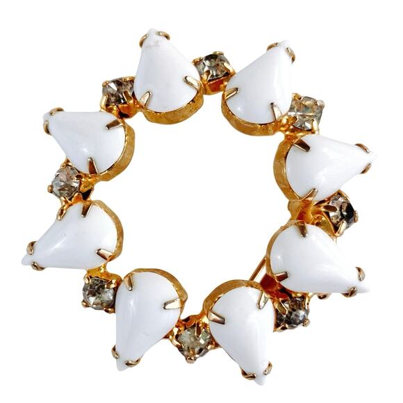 VTG Mid Century Milk Glass Wreath Brooch Gold Tone Rhinestone 1950s READ - Picture 1 of 8
